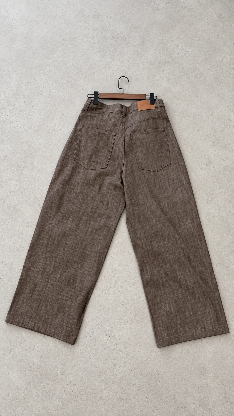 Brown crosshatch: готовый образец SUN DENIM, вид сзади